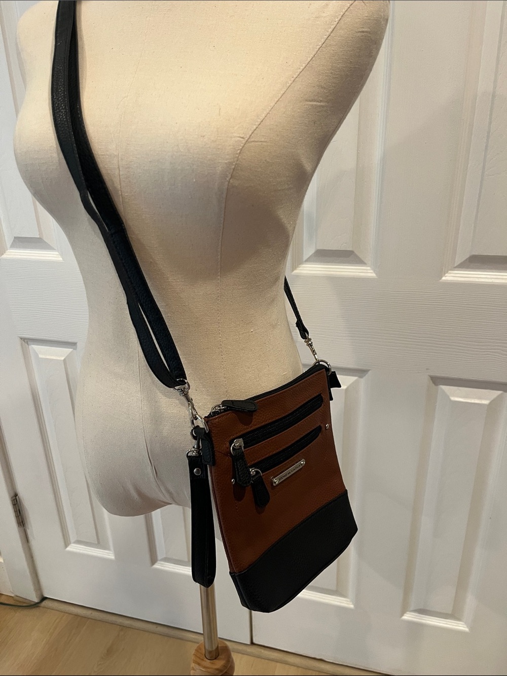 Stone Mountain Accessories Brown and Black Two-Tone Crossbody Bag